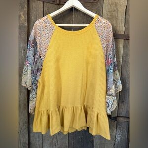 Umgee Floral Flowy Sleeve Waffle Knit Blouse Women’s Size Large Mustard Color